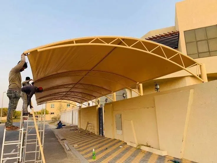 مظلات خارجية وسيارات في أبها: حلول عصرية للتظليل