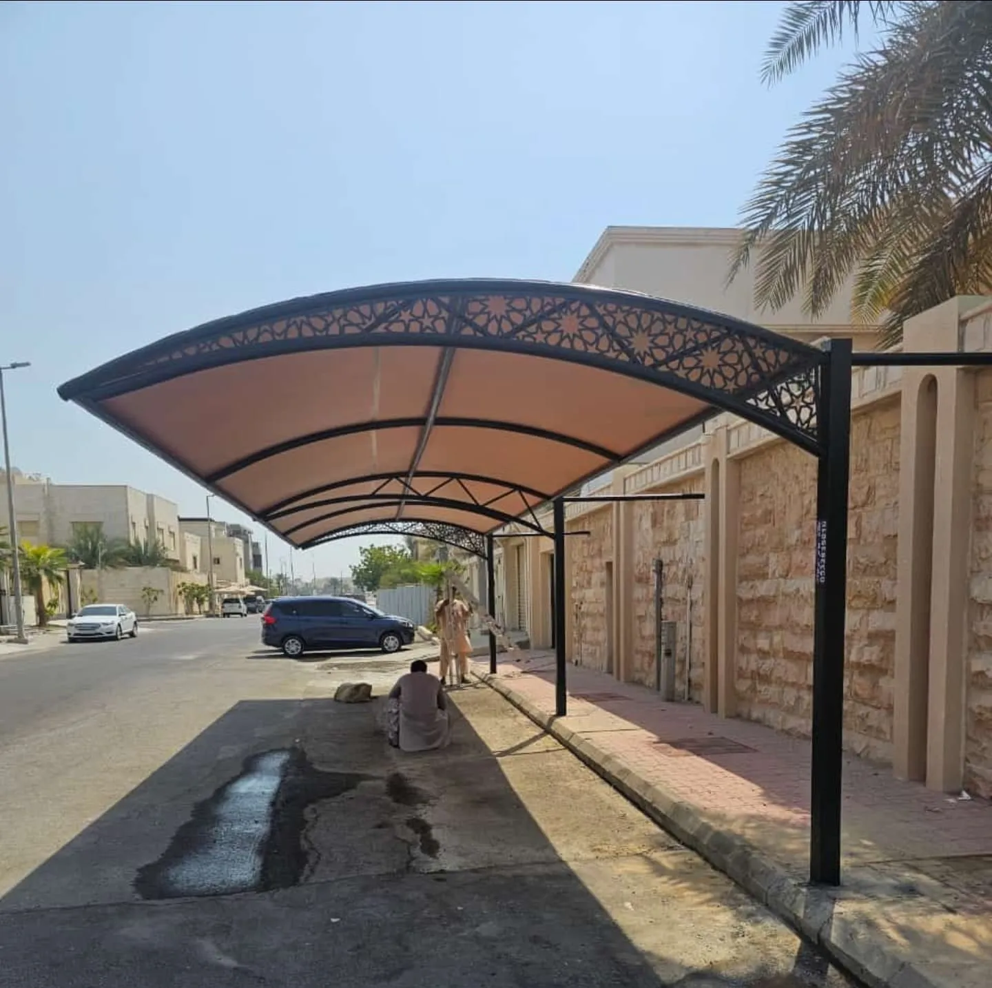 مظلات سيارات أبها بتصاميم متعددة 