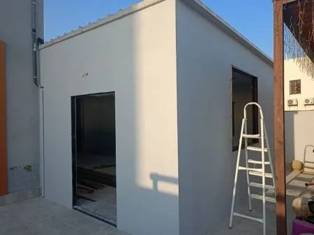 ملاحق وغرف ومستودعات ساندوتش بانل أبها 
