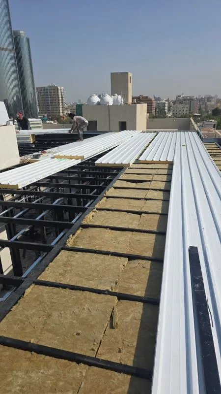 ملاحق وغرف ومستودعات ساندوتش بانل أبها 
