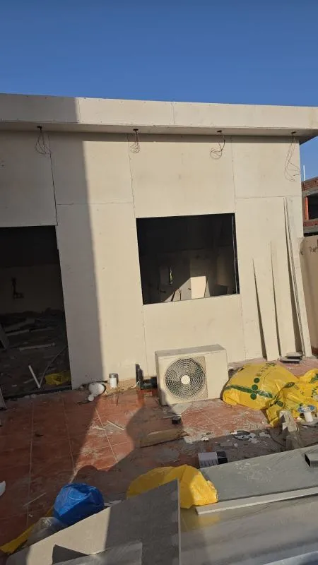 ملاحق وغرف ومستودعات ساندوتش بانل أبها 